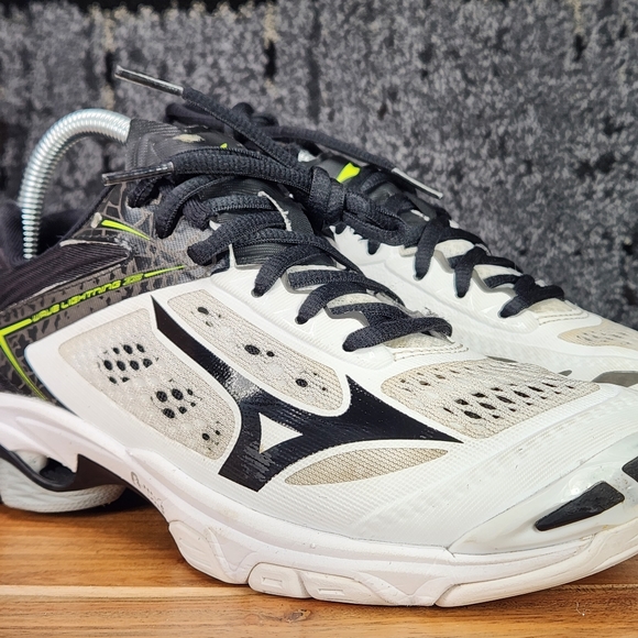 Mizuno Wave Lightning Z5 Womens Volleyball Shoe Sz 8.5 White Black 430263-0090 - Picture 2 of 16